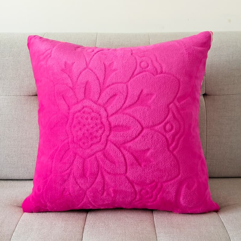 高級感漂う花柄刺繍入りソファクッション