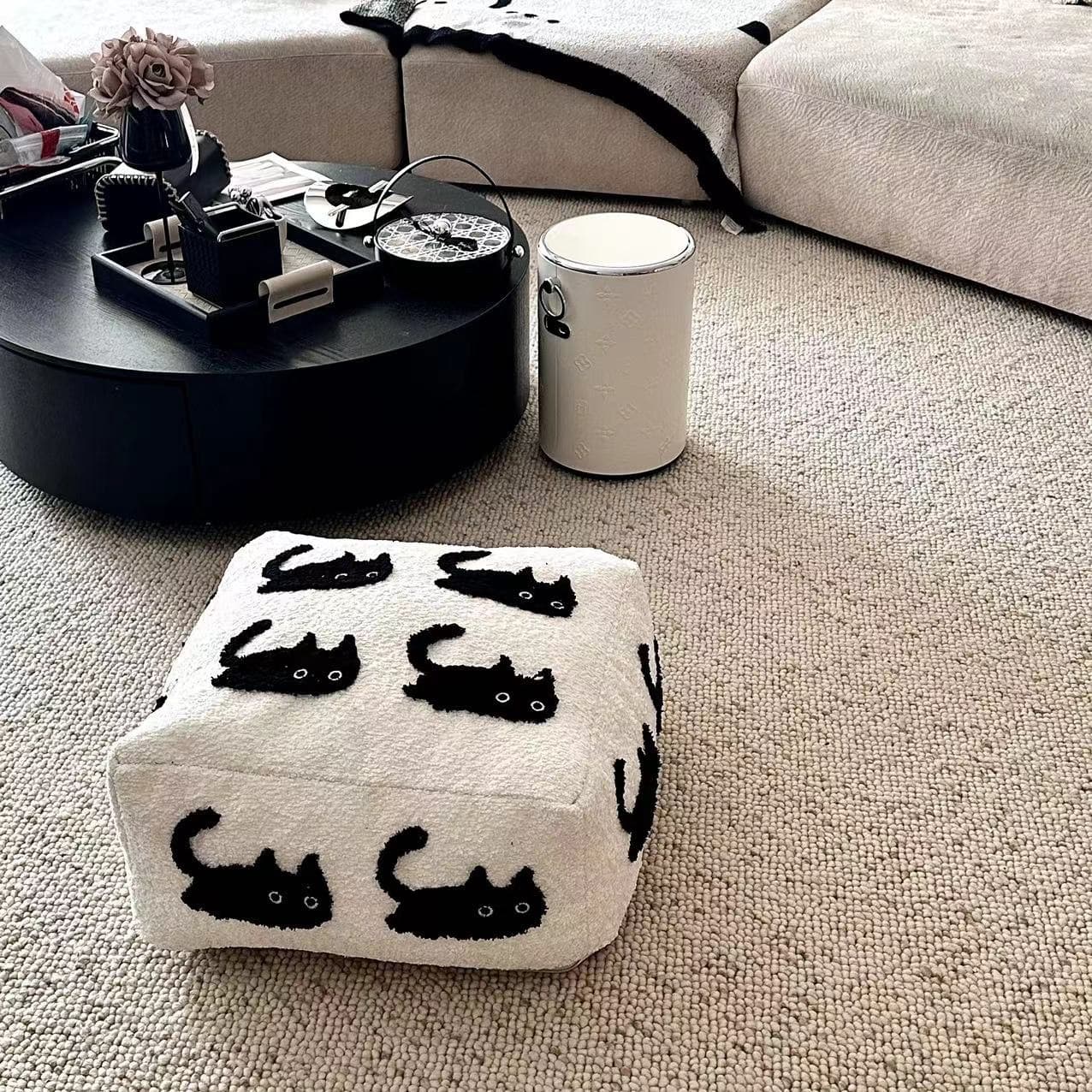 ソファクッション おすまし黒猫柄フロアクッション